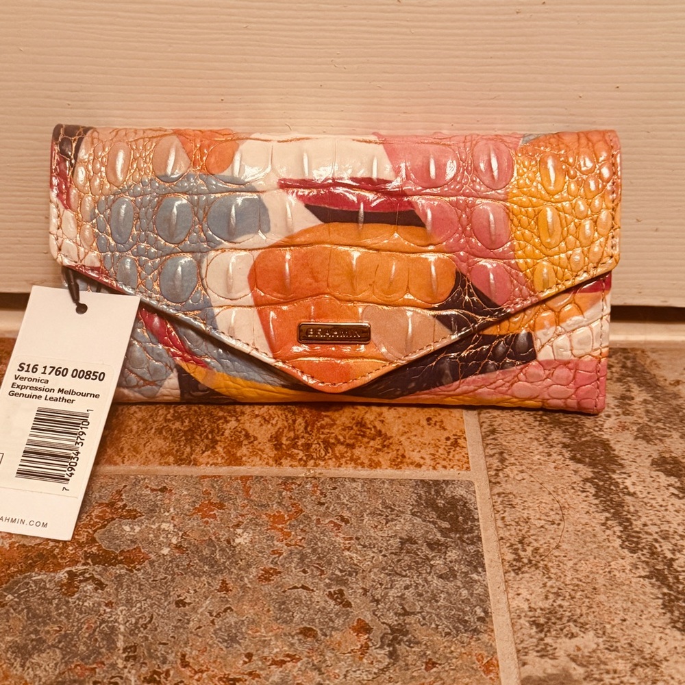 NWT! RARE FIND! Vivid Veronica Expression Leather Croc Embossed Wallet!